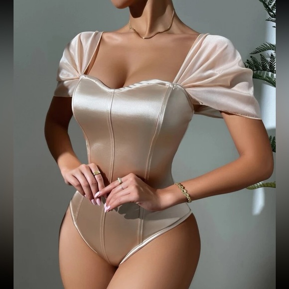 Luxe champagne sweetheart neck satin bodysuit - Picture 2 of 16